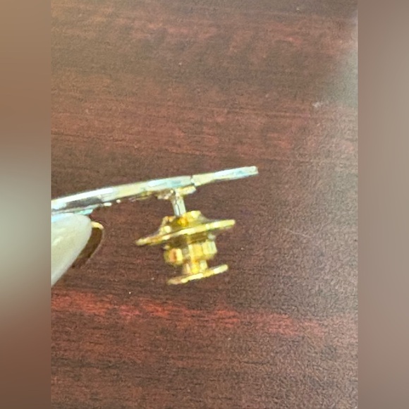 Three's a Charm! Brooch Dangling Hearts Silver & Gold Tone Signed Abbey Press. - Picture 5 of 6